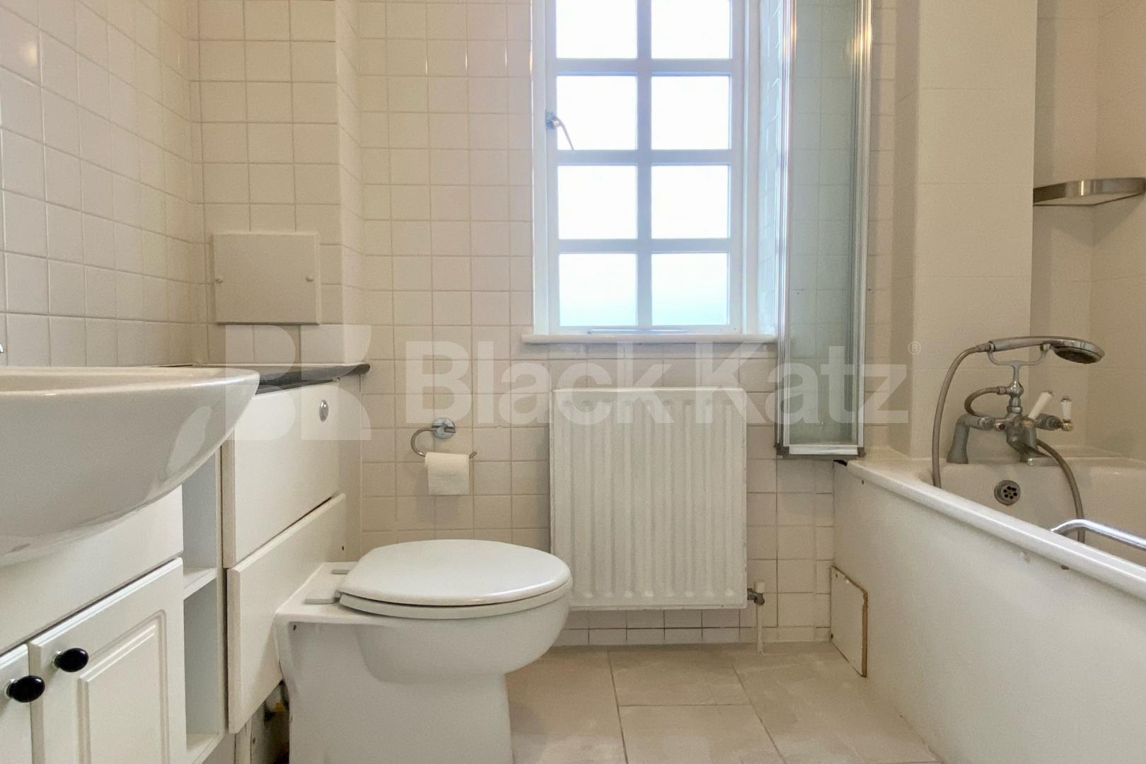 Bright and airy penthouse apartment near London Bridge Station Lion Court, Shand Street, London Bridge